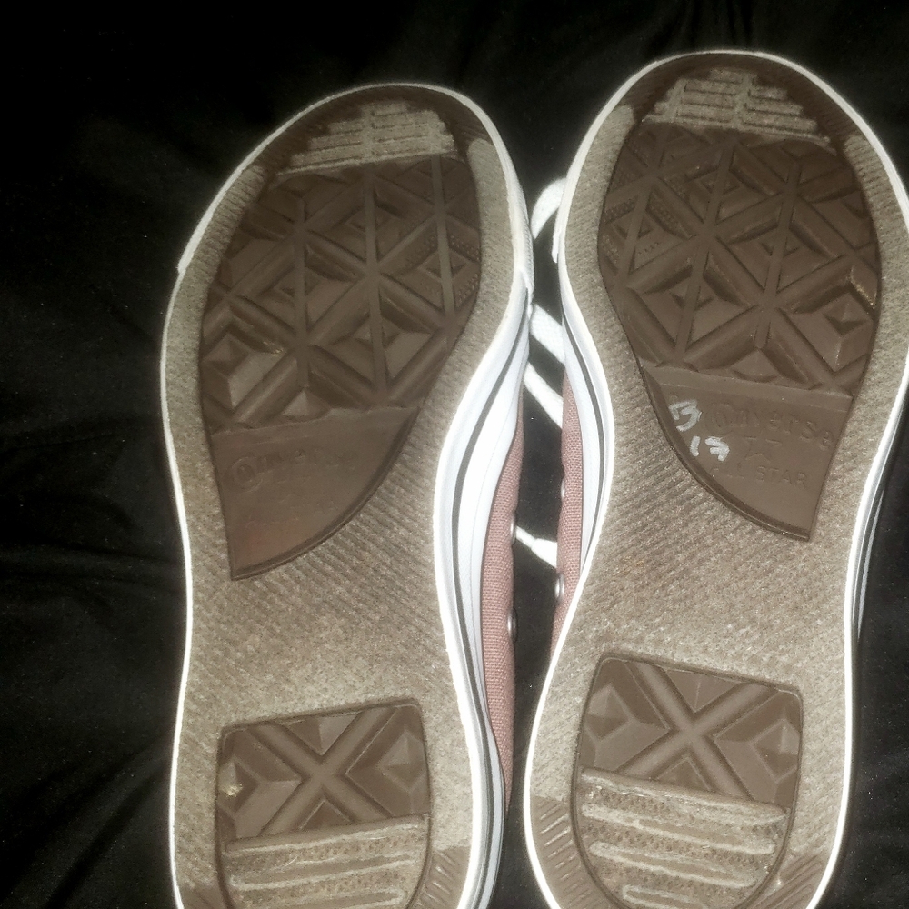 CONVERSES - Picture 6 of 7